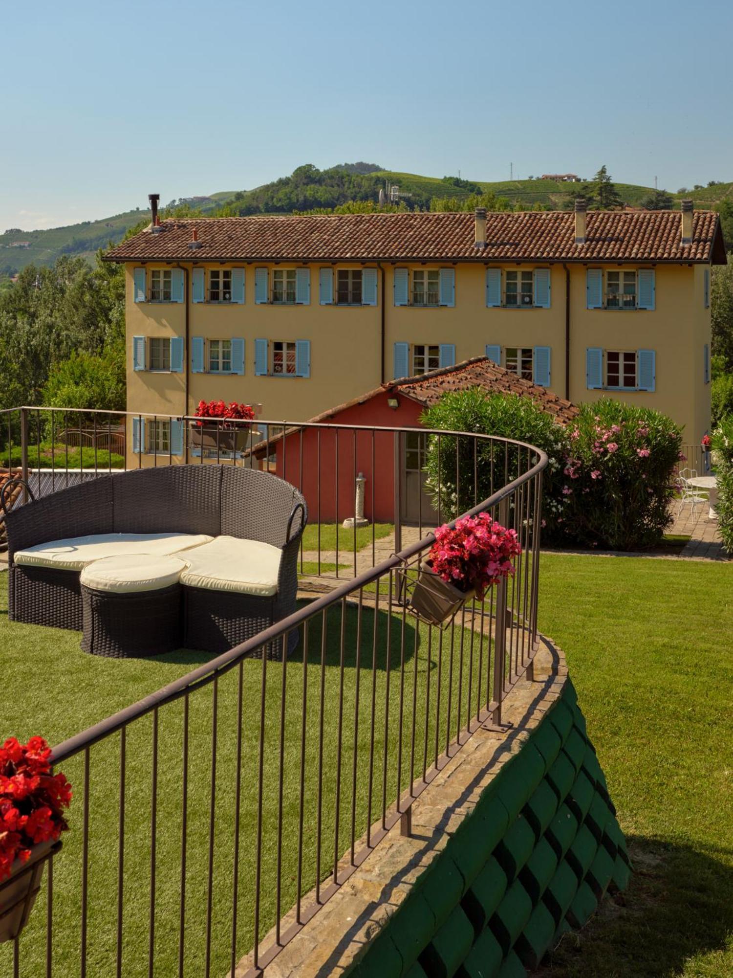 Vigna Dell'Acqua Villa Санто Стефано Белбо Екстериор снимка