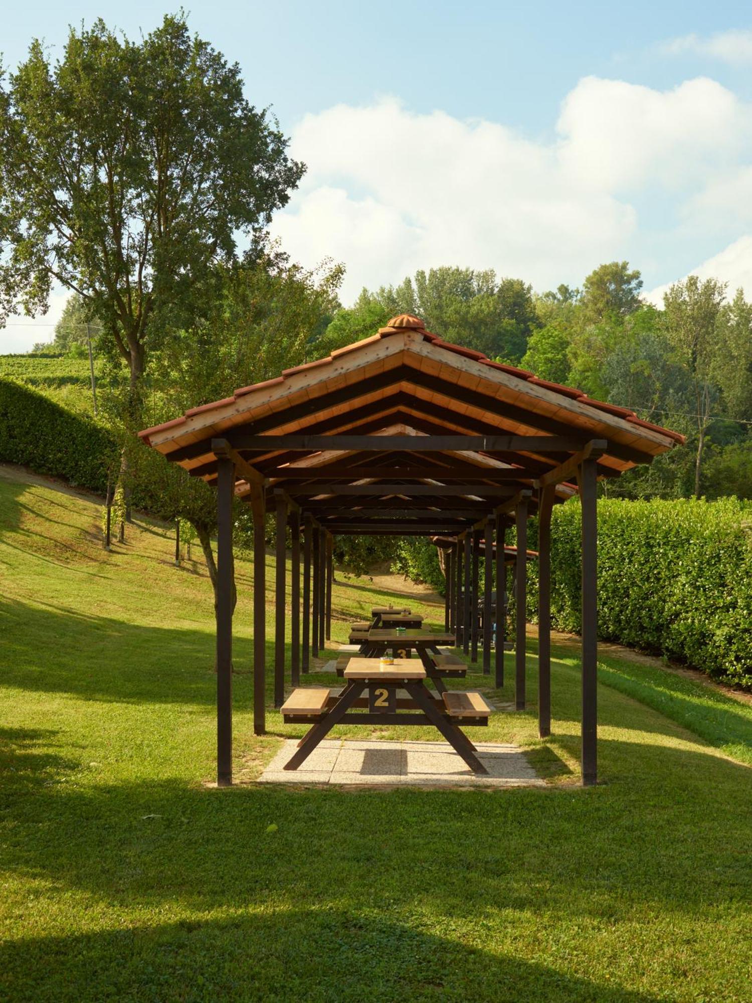 Vigna Dell'Acqua Villa Санто Стефано Белбо Екстериор снимка
