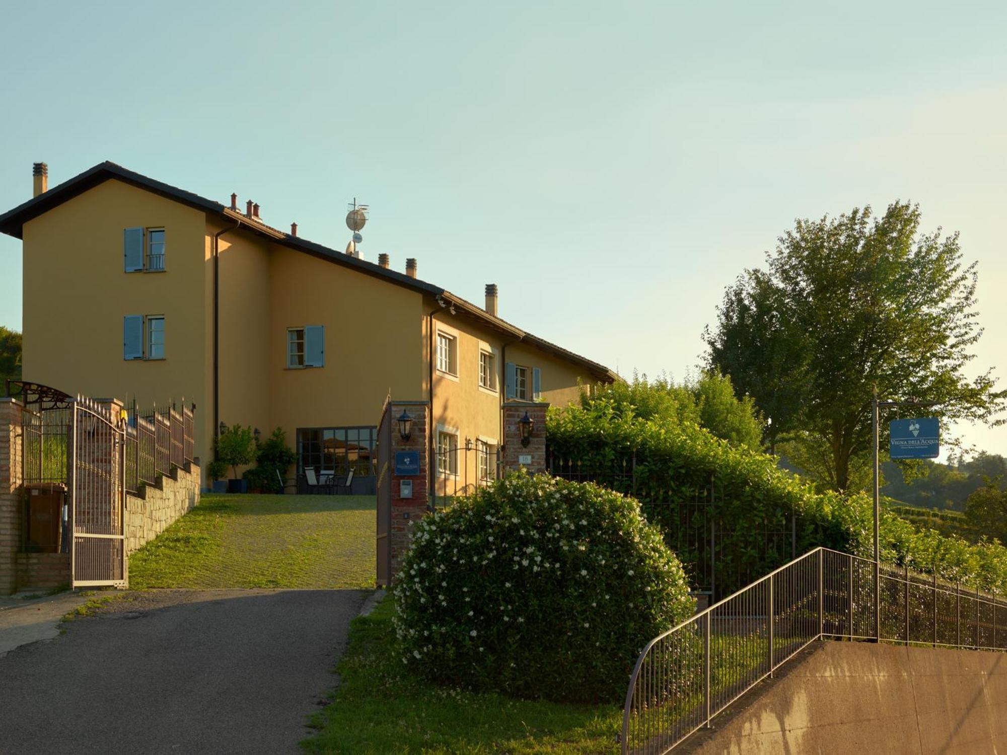 Vigna Dell'Acqua Villa Санто Стефано Белбо Екстериор снимка