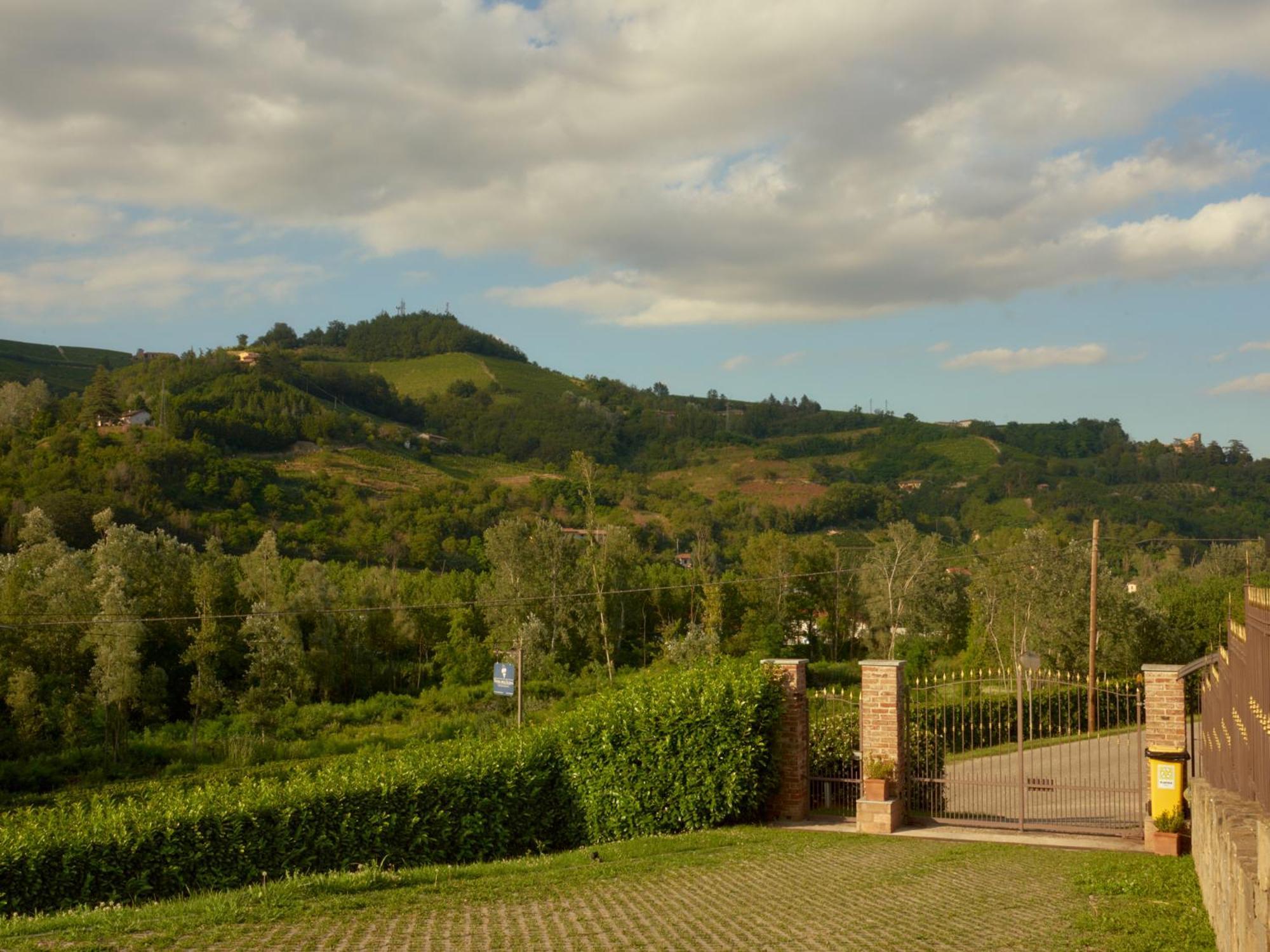 Vigna Dell'Acqua Villa Санто Стефано Белбо Екстериор снимка